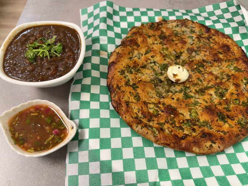 Sifat Indian Cuisine food